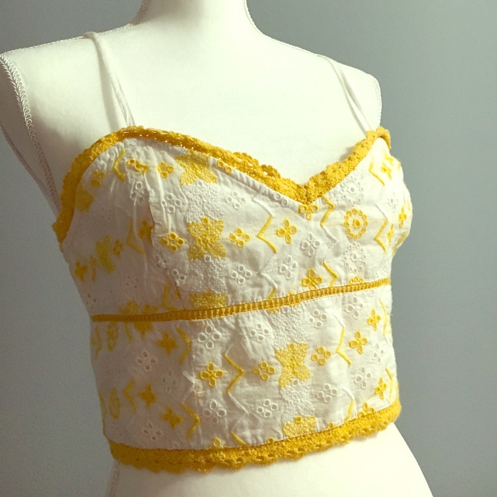 NWT Eyelet crop top Yellow White Large